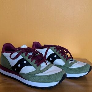 Saucony Green and White Men’s Athletic Sneakers with Burgundy Accents